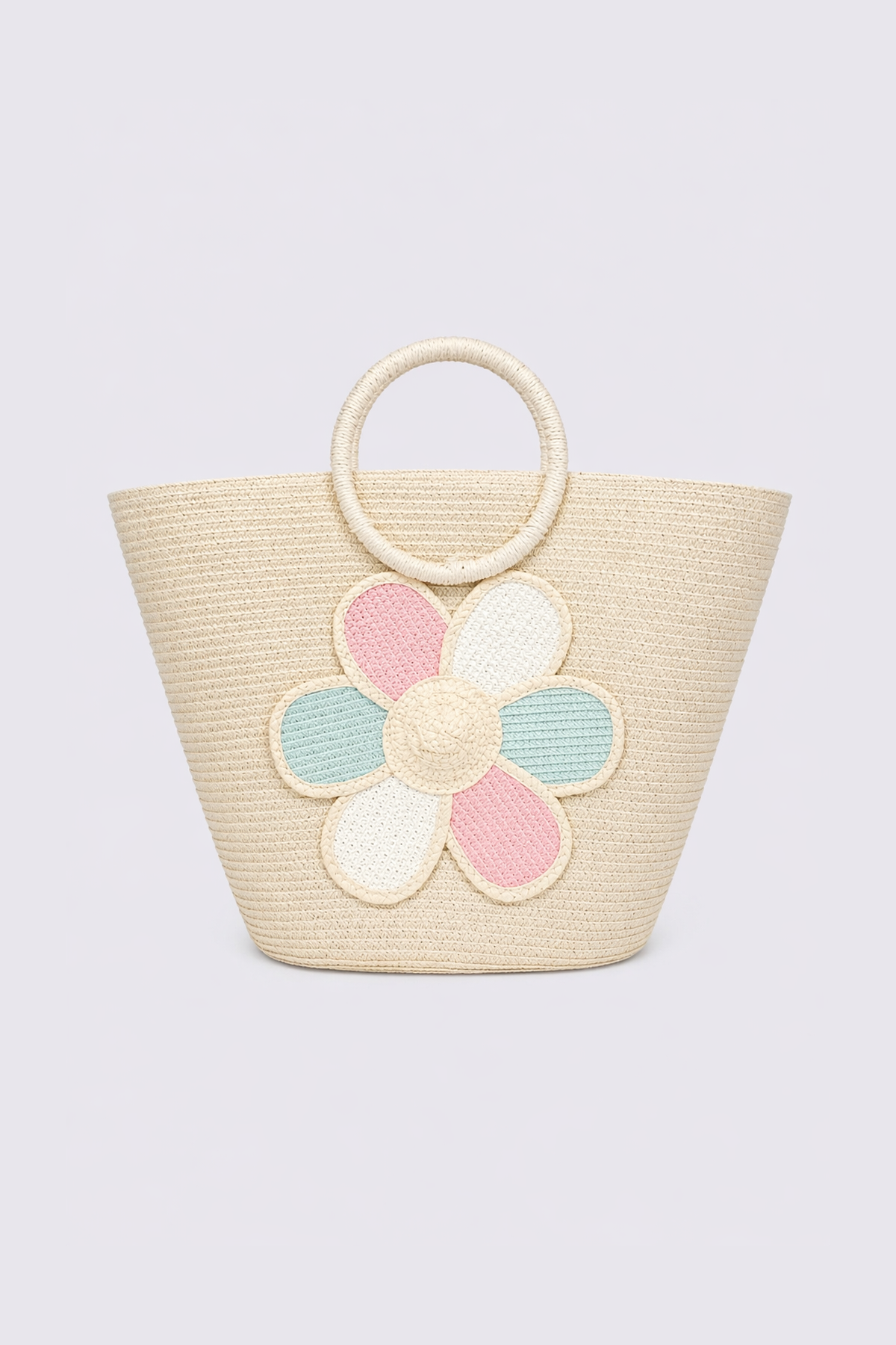 Le sac fourre-tout en paille avec appliques florales