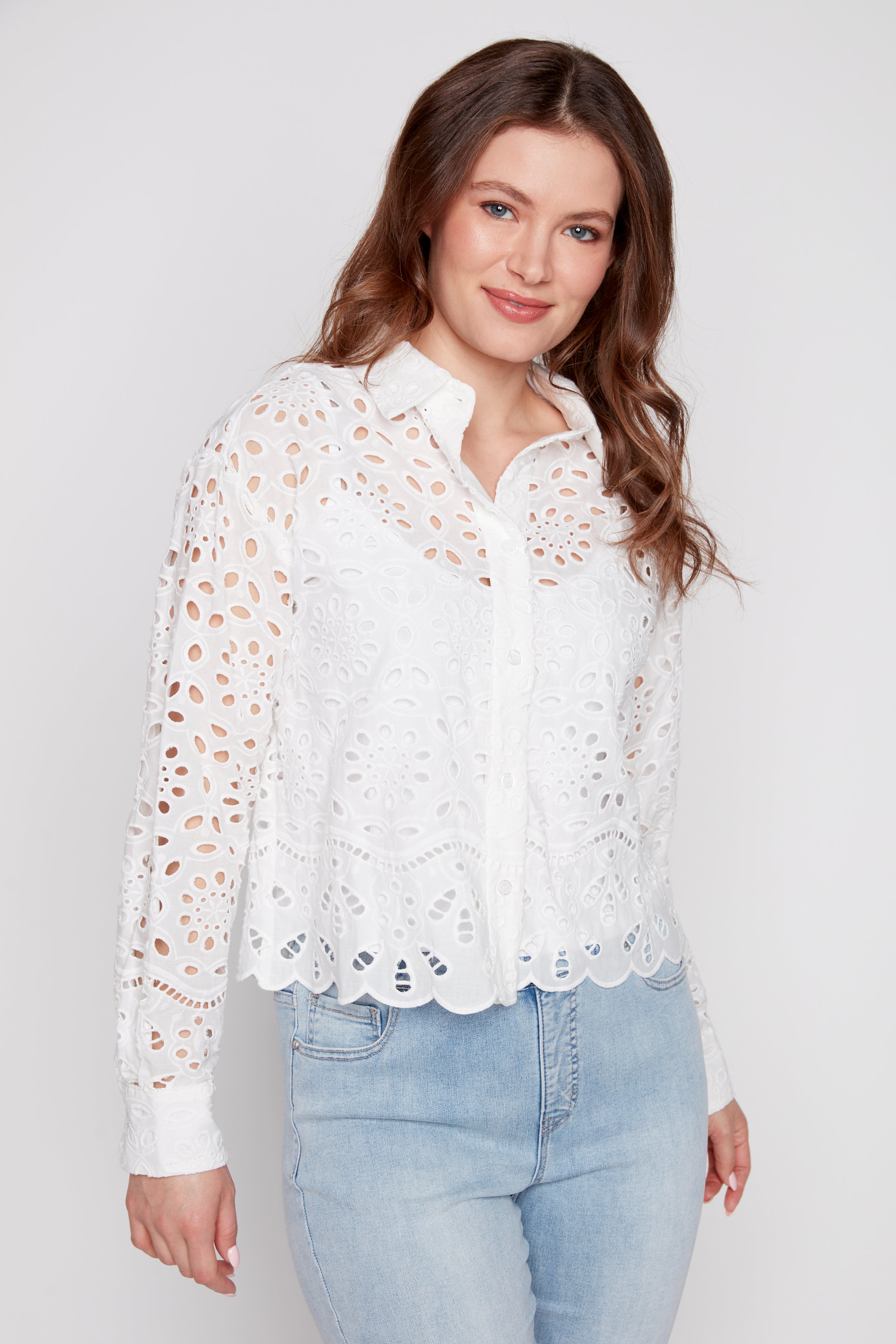 La blouse en coton uni brodé