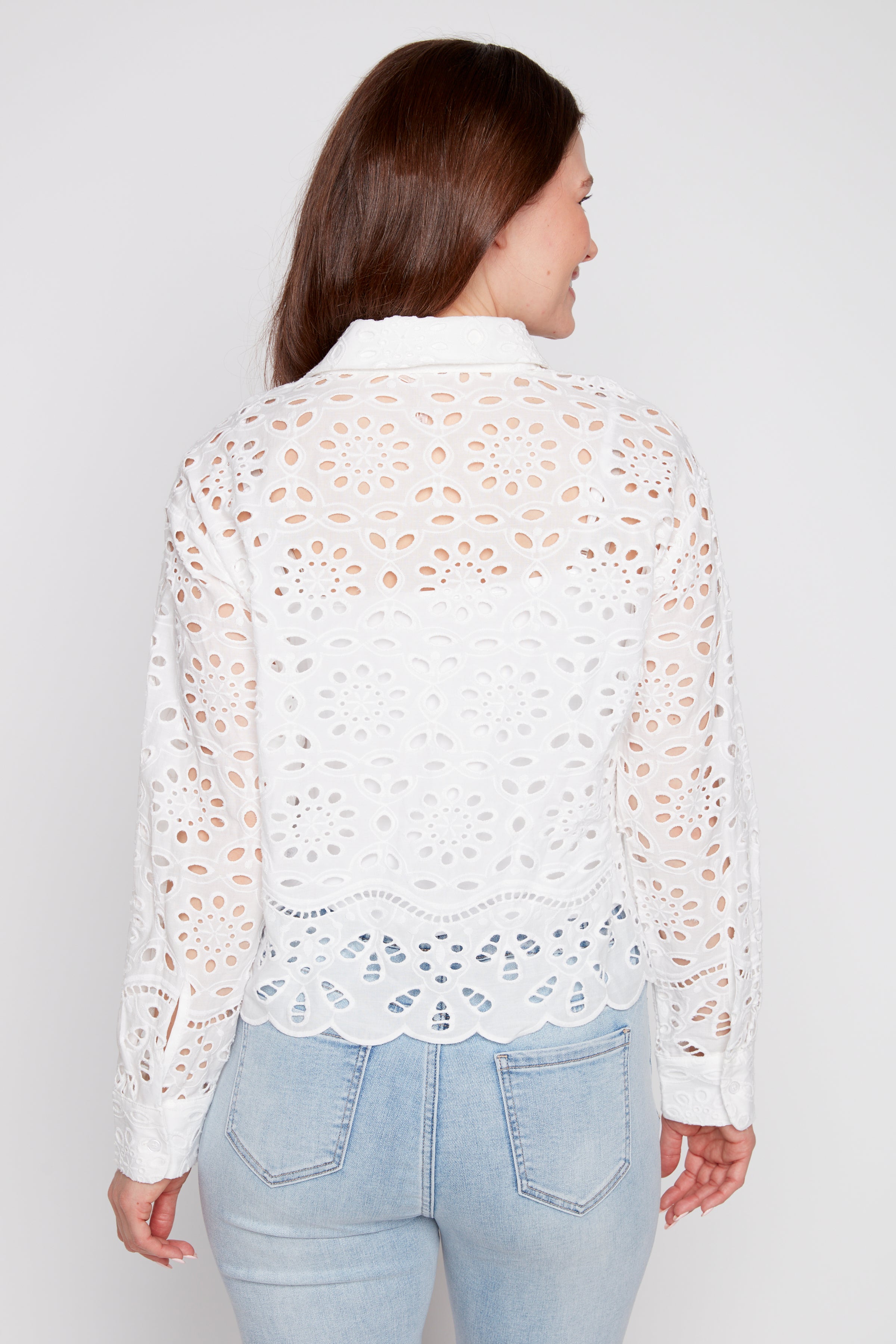 La blouse en coton uni brodé