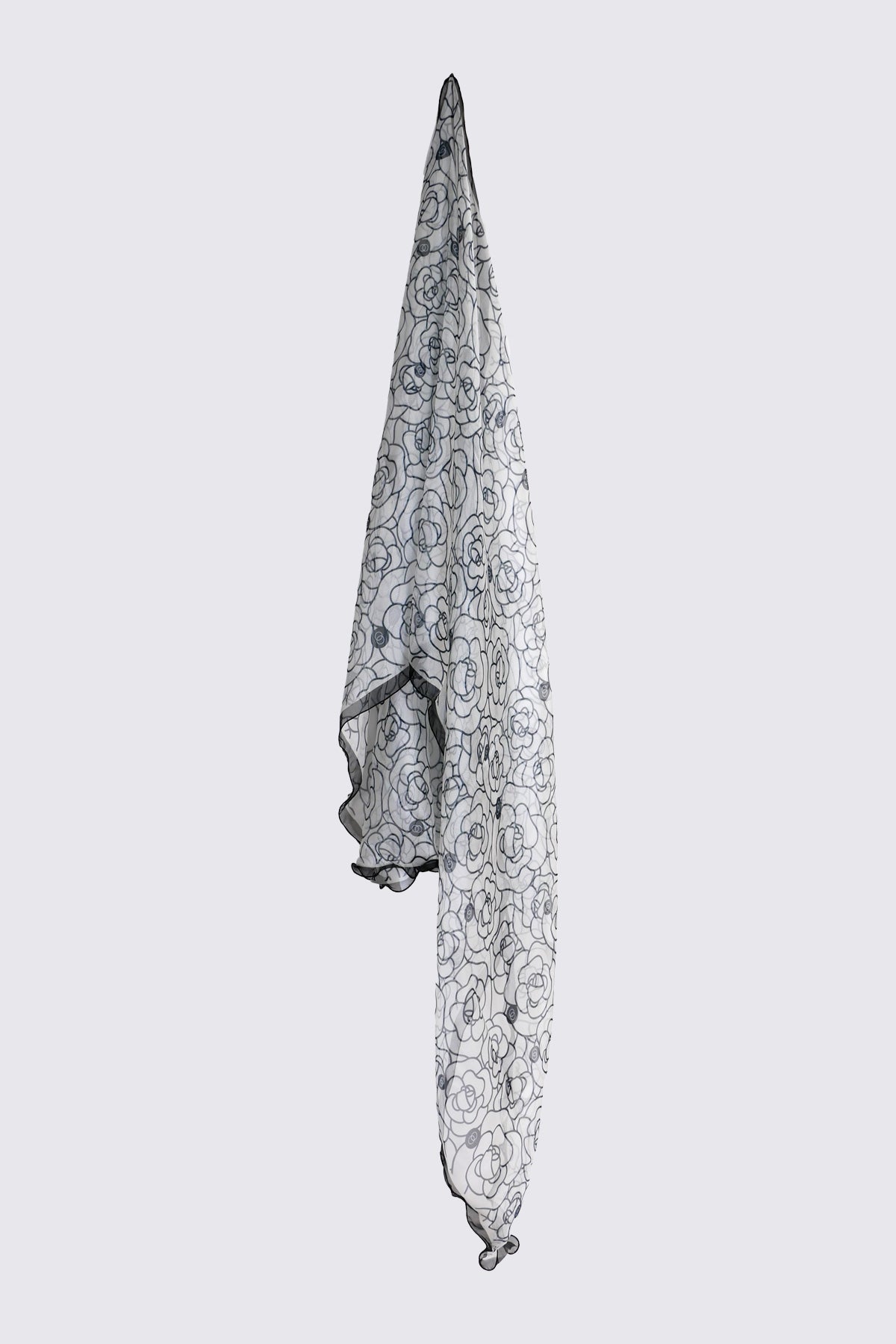 L'écharpe à motif botanique noir et blanc