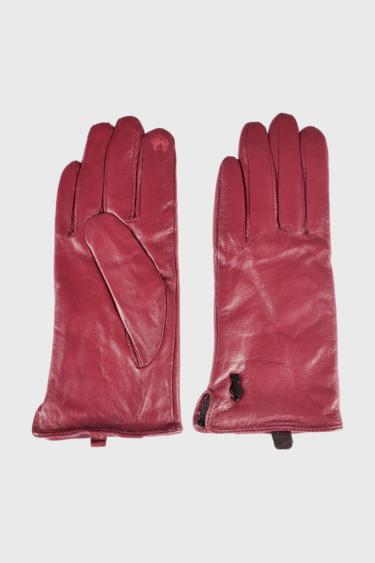 Les gants en cuir classiques avec détail boutonné