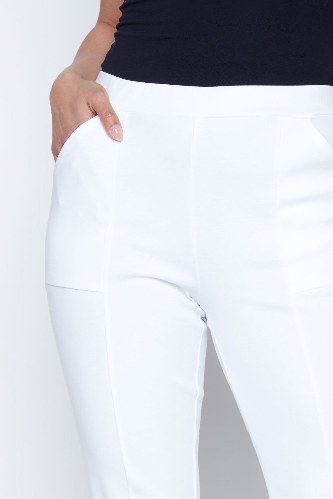 Slim leg pull on cotton capri