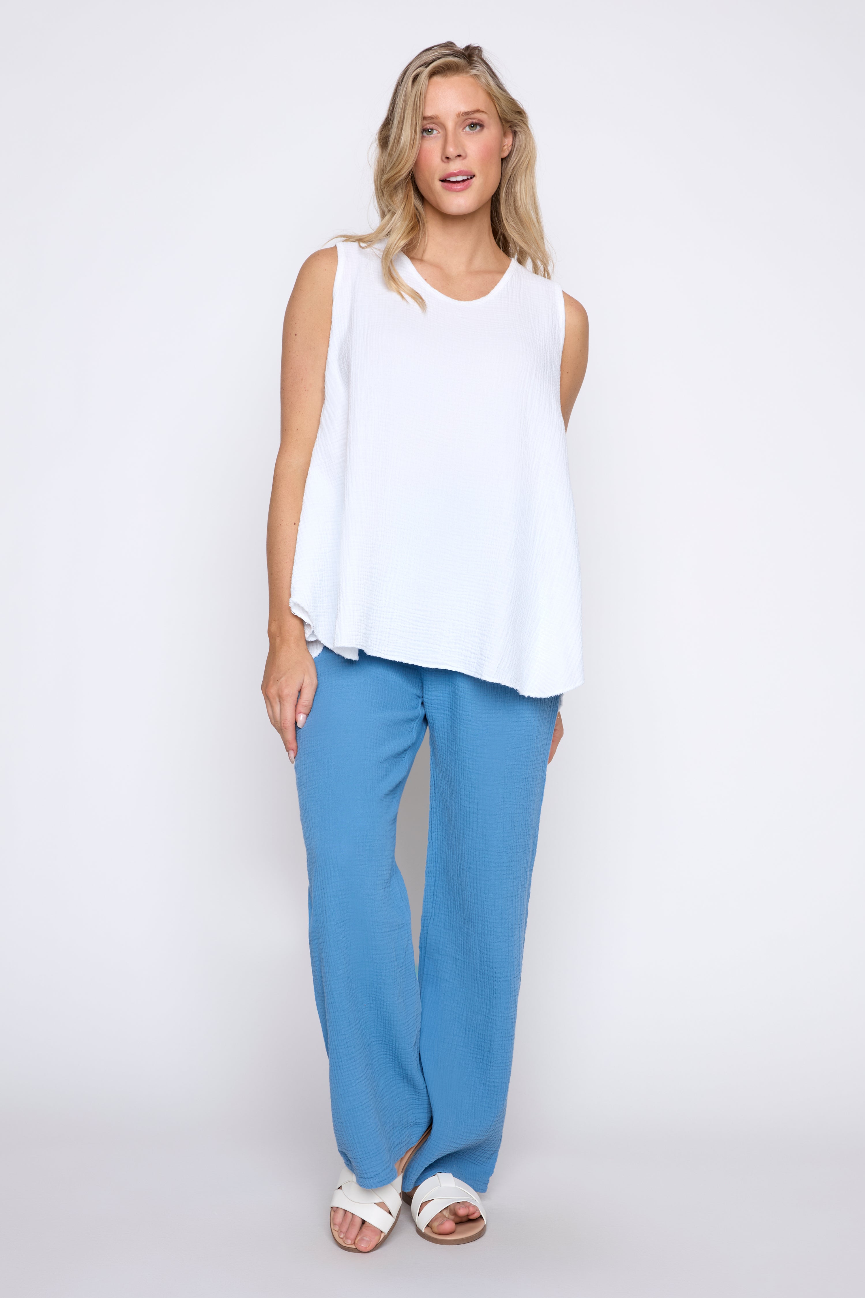 Le haut uni en gaze de coton