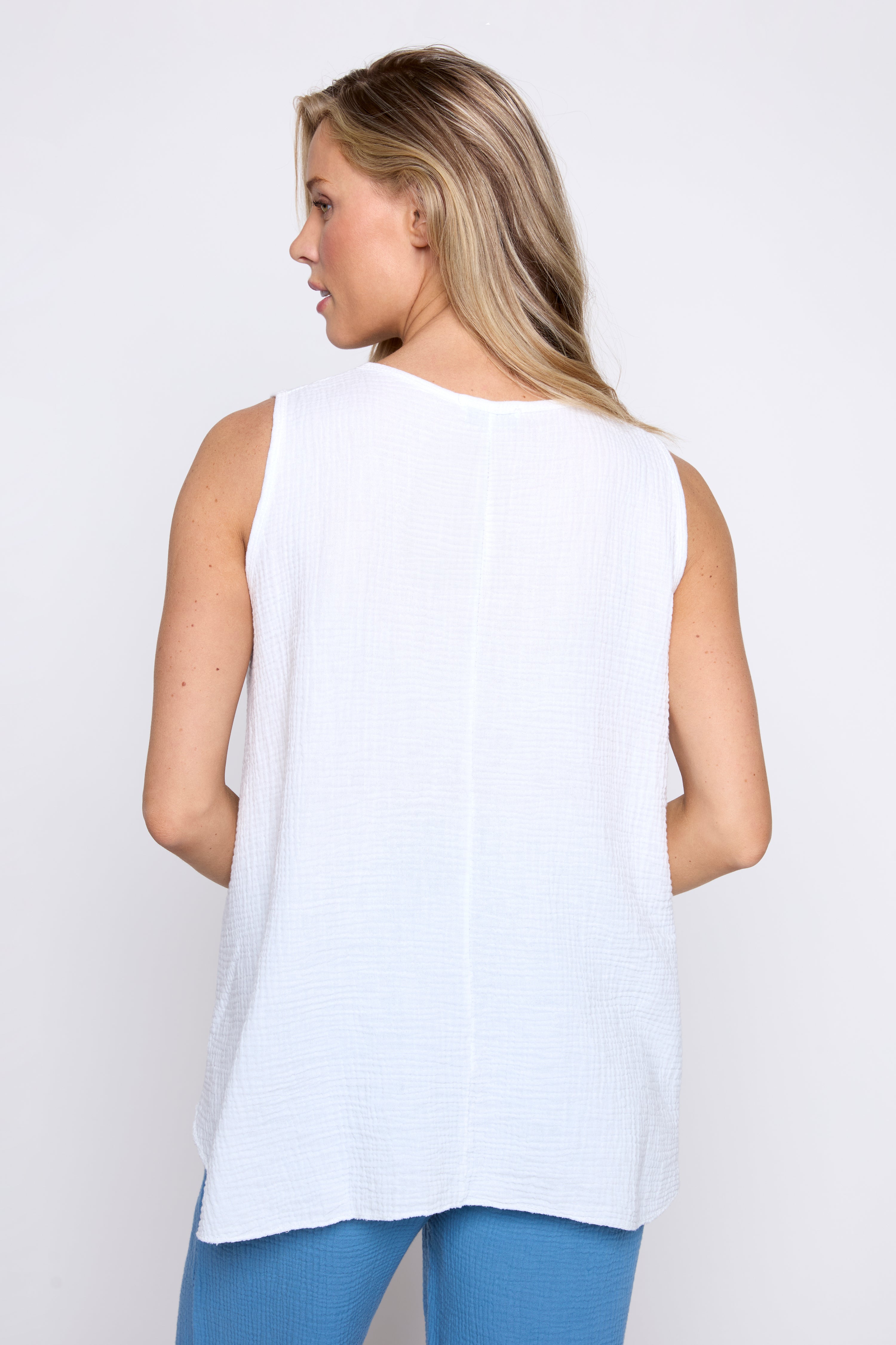 Le haut uni en gaze de coton