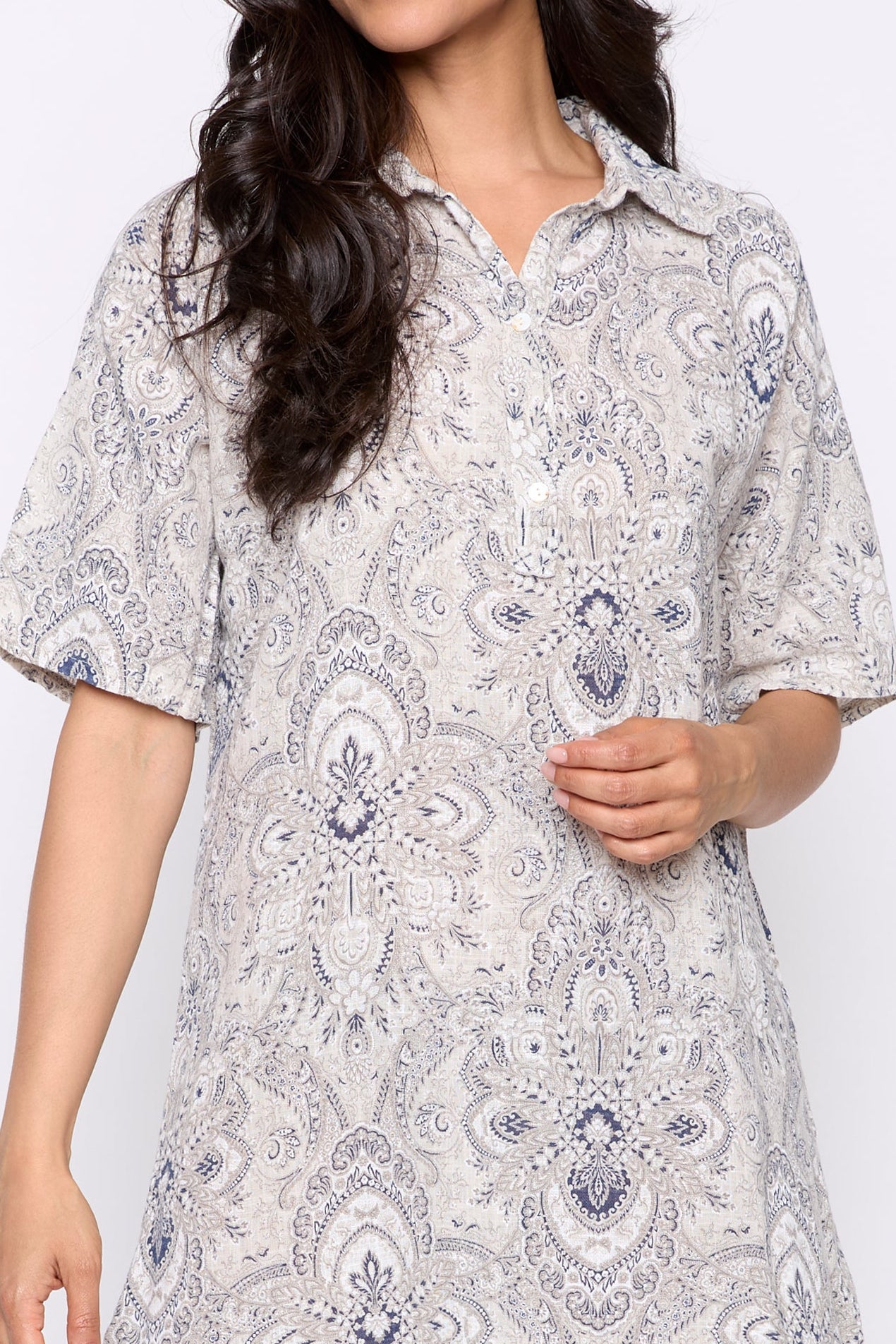 La robe en gaze de coton à imprimé fleuri