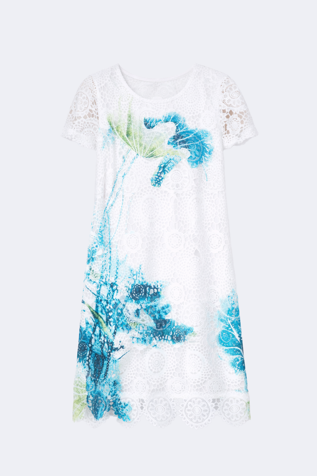 La robe doublée avec détails en crochet et en dentelle